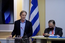 Παύλος Γερουλάνος: Στους τάφους των Βενιζέλων ο υποψήφιος για την ηγεσία του ΚΙΝΑΛ