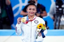 Η Ολυμπιονίκης των ΗΠΑ στο Τόκιο, Σουνίσα Λι