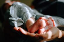 Θεσσαλονίκη: Διασωληνώθηκε βρέφος 4 μηνών που νοσεί με κορωνοϊό