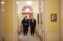 Ο πρωθυπουργός Κυριάκος Μητσοτάκης σε συνάντηση με τον Μπόρις Τζόνσον στην Ντάουνινγκ Στριτ στο Λονδίνο