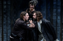 "Συμφορά από το πολύ μυαλό" του Αλεξάντρ Γκριμπογέντοφ, σε σκηνοθεσία Στάθη Λιβαθινού, στο θέατρο οδού Κυκλάδων - Λευτέρης Βογιατζής