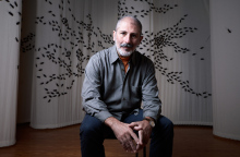 Όλα για την έκθεση Cockroaches και τον δημιουργό της, Capten