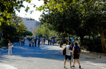 Κόσμος στη Διονυσίου Αεροπαγίτου