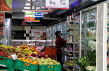 Στα σούπερ μάρκετ οι ανεμβολίαστοι μπαίνουν κανονικά, καθώς τα νέα μέτρα για κορωνοϊό που ανακοίνωσε ο Μητσοτάκης στο διάγγελμά του δεν τους επηρεάζουν