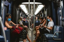 Πολίτες με μάσκες