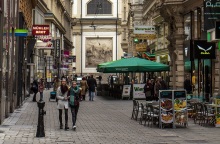  Ευρώπη: Η πανδημία ρίχνει τη σκιά της στα Χριστούγεννα