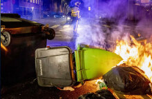 Επεισόδια στη Χάγη με κάδους απορριμμάτων να έχουν παραδοθεί στις φλόγες (ΦΩΤΟ ΑΡΧΕΙΟΥ)