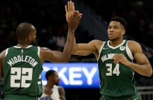 Κρις Μίντλετον και Γιάννης Αντετοκούνμπο