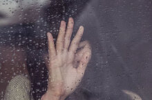 Η τηλεφωνική γραμμή SOS 15900 δέχεται καταγγελίες για βία κατά των γυναικών