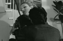 Σκηνή από το βίντεο της Φίνος Φιλμ με αφορμή την Παγκόσμια Ημέρα για την Εξάλειψη της Βίας κατά των Γυναικών