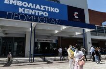 Στιγμιότυπο από εμβολιαστικό κέντρο