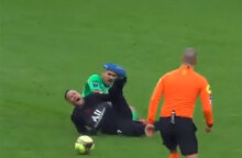 Ο Νεϊμάρ γύρισε τον αστράγαλό του στον αγώνα της Παρί Σεν Ζερμέν με τη Σεντ Ετιέν