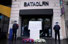 Φόρος τιμής στα θύματα της επίθεσης στο μουσικό κέντρο Μπατακλάν 