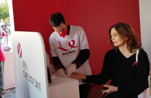 Η ηθοποιός Κατερίνα Διδασκάλου στο Checkpoint στο Μοναστηράκι. 