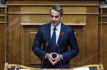 Ο Πρωθυπουργός Κυριάκος Μητσοτάκης μιλά αυτή την ώρα στη Βουλή και θα αναφερθεί στο ζήτημα του υποχρεωτικού εμβολιασμού για τους πολίτες 60 ετών και άνω.