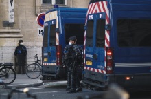 Γαλλία: Άνδρας ντυμένος σαν νίντζα επιτέθηκε και τραυμάτισε δύο γυναίκες αστυνομικούς