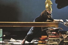 Η παράσταση «Εμφύλια Έπη» σε σκηνοθεσία του Γιώργου Μαργαρίτη έρχεται στο Μέγαρο Μουσικής Αθηνών.