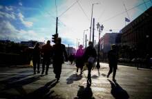 Κόσμος στο δρόμο