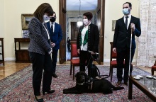 Η Κατερίνα Σακελλαροπούλου συναντήθηκε με άτομα με οπτική αναπηρία