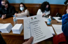 Εκλογές στο ΚΙΝΑΛ: Μεγάλη προσέλευση πολιτών μαρτυρούν τα πρώτα στοιχεία - Ψήφισαν ήδη κοντά στους 90.000 πολίτες - 500 ψήφοι ανά λεπτό.