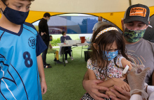 Σχεδόν το 80% των παιδιών στη Γαλλία έχει εμβολιαστεί κατά του κορωνοϊού