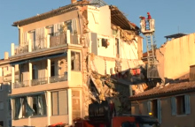 Τριώροφη πολυκατοικία κατέρρευσε μετά από έκρηξη στη Γαλλία