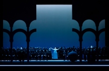 "Οθέλλος" του Βέρντι σε σκηνοθεσία Ρόμπερτ Ουίλσον. Μια συμπαραγωγή της Εθνικής Λυρικής Σκηνής με το Πασχαλινό Φεστιβάλ του Μπάντεν-Μπάντεν