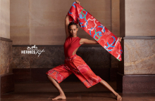 Γιόγκα με αξεσουάρ του Οίκου Hermes 