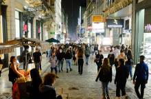 Πολίτες στο κέντρο της Αθήνας