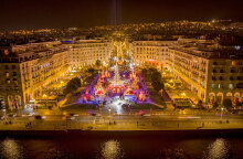 Το χριστουγεννιάτικο δέντρο στην πλατεία Αριστοτέλους στη Θεσσαλονίκη