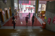 Φοιτητές στη Φιλοσοφική Σχολή του ΕΚΠΑ στου Ζωγράφου