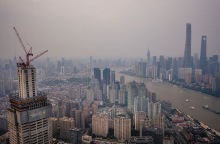 Ο οίκος Fitch υποβαθμίζει την Evergrande 