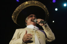 O τραγουδιστής Βισέντε Φερνάντες