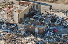 Ανεμοστρόβιλοι σάρωσαν έξι πολιτείες των ΗΠΑ