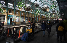 Η μετάλλαξη Όμικρον εξαπλώνεται ταχύτατα στη Βρετανία