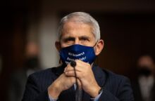 Φάουτσι για Όμικρον: Δεν υπάρχει ανάγκη για ενισχυτική δόση συγκεκριμένης παραλλαγής   