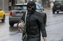 Χειμώνας - Κρύο - Γυναίκα με μπουφάν