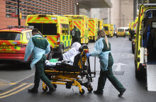 Ασθενής με κορωνοϊό μεταφέρεται σε νοσοκομείο στο Λονδίνο