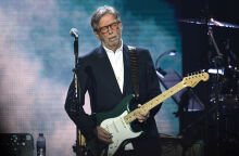 Ο Eric Clapton κυνηγά δικαστικά μια γυναίκα που πούλησε πειρατικό CD του για 9,95€