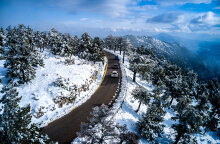 Χιόνια στην Πάρνηθα έφερε η κακοκαιρία «Κάρμελ»
