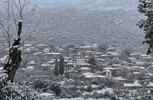 Χιονίζει στο Κολοκοκρωνίτσι και οι εικόνες είναι μαγικές