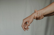 Ένοχοι για τον ξυλοδαρμό της κόρης τους δύο γονείς στη Μαγνησία