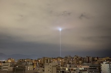 H δέσμη φωτός που βλέπουν οι κάτοικοι στα νότια προάστια