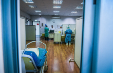 Ασπίδα προστασίας των γιατρών από τις μηνύσεις αρνητών 