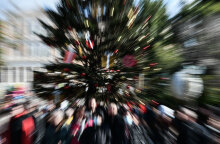 Πολίτες στην πλατεία Συντάγματος