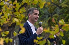 Κώστας Μπακογιάννης: Απάντηση για συναυλία του Σάκη Ρουβά