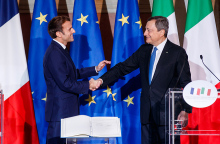 Ο Εμανουέλ Μακρόν και ο Μάριο Ντράγκι