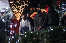 Μίνα Γκάγκα: Γιατί δεν έχει νόημα η διπλή χειρουργική μάσκα