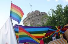 Σημαίες Pride Μπροστά από τον Λευκό Πύργο στη Θεσσαλονίκη