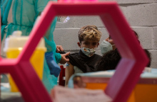 Εμβόλια: Άνοιξαν 120.000 ραντεβού για παιδιά 5-11 ετών